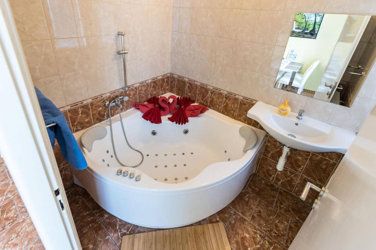 Exclusive Whirlpool Lejlighed *